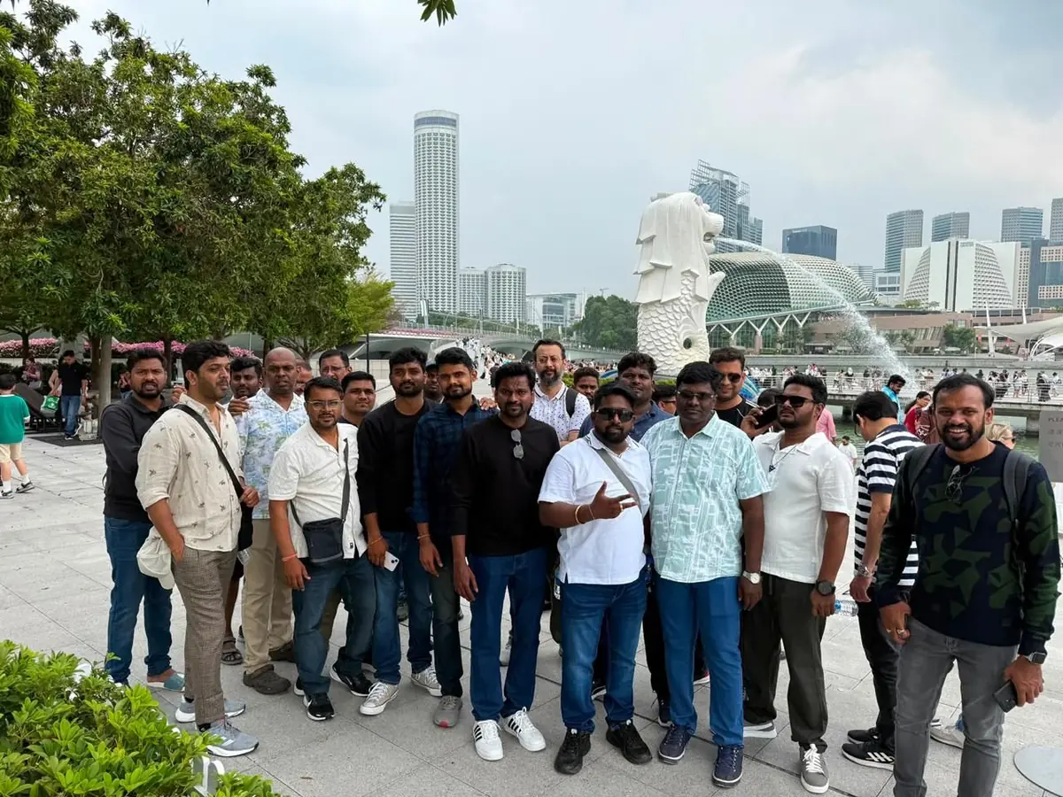 Urbanrise colleagues at Merlion Park